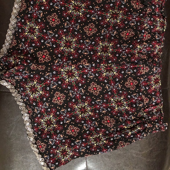 Black/Multicolored Pattern Shorts - Picture 7 of 7